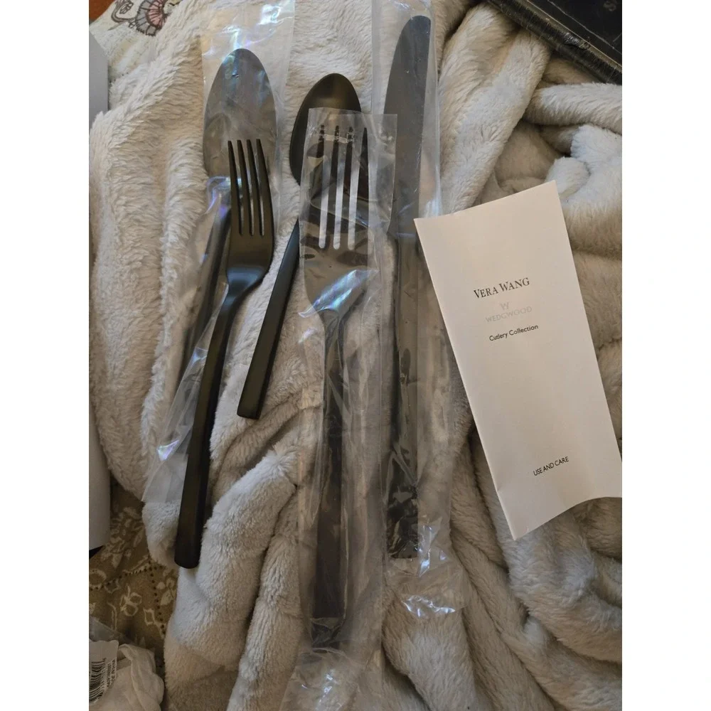 5 pc Set Vera Wang Plisse 18/10 Glossy Stainless Steel Flatware